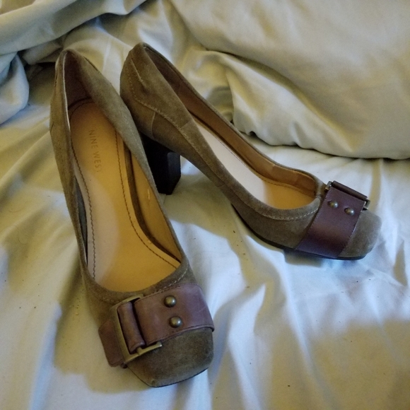 Suede heels with leather buckles - Picture 2 of 7